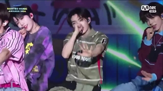 کاور گروه 8Turn از آهنگ Just right گات سون در جشنواره Hanteo Music Awards