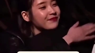 جوری که این بانو متواضع و فروتنه!:")