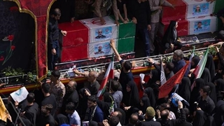 صحبت‌های شنیدنی مردم در حاشیه مراسم تشییع شهدا