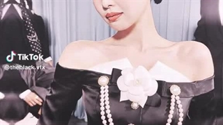 وقتی که جنی دست می‌کشه رو کلاهش یاد چی می‌افتید؟خودم ام وی kill this love